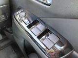 全席パワーウィンドウとなっています。運転席はオートになっているのでワンタッチ開閉することが出来ます。