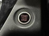 【プッシュスタート】スマートキーを持っているだけ、鍵を差し込むことなく、ボタンを押すだけでエンジン始動や停止を行うことができます。