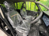 運転席まわりには十分なスペースがあり、大柄な方でもゆったり運転していただける環境です。