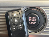 便利なキーレス&プッシュスタートシステム♪この電子キーを携帯しているだけで簡単にエンジンの始動やドアの解錠、施錠が可能です!また万が一の時も安心なエンジンイモビライザーもついてます!