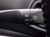 【オートライト】車外の明るさに応じて、自動的にライトの点灯・消灯をしてくれます。