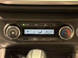 作動状態が一目でわかる液晶ディスプレイ付きAUTOエアコンを装備しています♪室内の温度を設定するとセンサーが室温を感知して、温度、風量を自動的にコントロ-ルして快適な空間を作ってくれます!