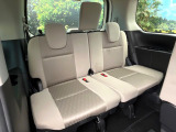 3列目シートはもちろん状態良好☆大人でもゆったりと座って頂けますので、大人数でのお出かけもラクラクです♪ご家族で、気の知れた仲間で、ドライブに行くのが楽しみですね♪