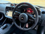NISMO専用本革・アルカンターラ巻ステアリング(レッドセンターマーク、レッドステッチ付・パドルシフト・ステアリングリモコン)