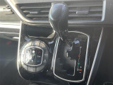 【 シフト 】シフトも操作しやすく快適なドライブを楽しんでいただけます。