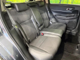 後部座席も気になるようなキズ・汚れやへたり等、大きなダメージはなく、良好な状態です。