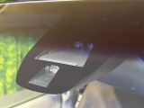 【ホンダセンシング】走行中に前方の車両等を認識し、衝突しそうな時は警報とブレーキで衝突回避と被害軽減をアシスト。より安全にドライブをお楽しみいただけます。