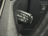 【レーダークルーズコントロール】従来のクルコンの機能に加え、先行車に接近すると、安全な車間距離を保ちながら先行車の車速に合わせ追従するシステム。