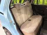 後部座席も気になるようなキズ・汚れやへたり等、大きなダメージはなく、良好な状態です。