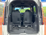 普段のお買い物や通勤、送迎等に十分な荷室スペースを確保しております。セカンドシートを倒すと、大きな荷物の積載も可能です♪