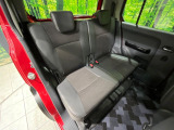 後部座席も気になるようなキズ・汚れやへたり等、大きなダメージはなく、良好な状態です。