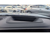 ヘッドアップディスプレイ装備です。運転時の視界に様々な情報が投影されます。