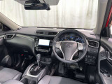 運転席まわりです。 各操作スイッチは使いやすい位置に配置されてます。