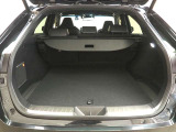 ラゲッジスペースです。リアシートは6:4分割可倒式です。倒せば大きな荷物も積めます。