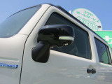 電動格納ミラーです。運転席のボタン一つで開閉から角度調整まで操作せきるので、とても便利♪