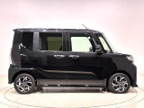 ドアは約90度に開くので荷物も積み込みやすく、乗り降りもしやすい♪ ロングドライブも快適に過ごせる工夫がいっぱいです♪♪