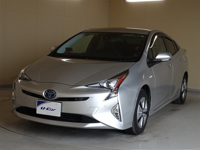 プリウス1.8 A プレミアム E-Four 4WD