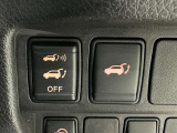 電動式バックドアです。 荷物を持ったままでもボタン一つで自動的に開け閉めできるので便利ですよ。 挟み込み防止機能も付いていますのでお子様の手や荷物を挟み込むのを防いでくれますよ。