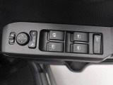 パワーウィンドゥ 運転席ドアスイッチ照明付です。電動格納ミラーも手元でワンモーションで可能です。