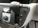 スムーズなシフトチェンジが可能なシフトレバー。