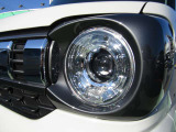 ヘッドライトはLEDランプです。LEDランプは従来のハロゲンランプと比べて、長寿命・省電力、そしてとても明るいのです!