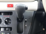 ストレート式のシフトレバーを採用しております♪シンプルなので、誰でも使いやすいですネ☆