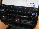 【オートエアコン】車内温度を感知して自動で温度調整をしてくれるのでいつでも快適な車内空間を創り上げます!どの席に座っても快適なドライブが楽しめます♪