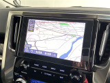 純正ナビを装備。タッチパネル式で使いやすく、お出かけもラクラクです。