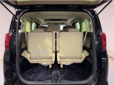 バックドアを開けると荷物スペースです!