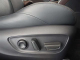 パワーシート搭載。微妙な調整が手軽にでき、ピッタリのポジションで運転することが可能です。