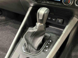 シフトチェンジが楽しいシーケンシャルシフト:シフトノブをアップ/ダウン(+/-)させ、マニュアル感覚のシフトチェンジで運転する楽しさが味わえます。