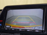 バックモニター付なので後退時に後方が見えるので安心。 車は構造上、死角がたくさんなので万が一を考えると必須ですね。 あくまで補助の為の装備、バックは目視で確認する事が重要ですよ。