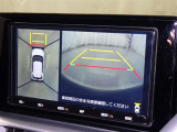 パノラミックビューモニターシステムが付いているので車の上から見た映像が確認できますよ。 一目で車両周辺の情報を確認できますが、直接安全をご確認下さい。