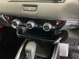 運転席/助手席シートヒーターで寒い日もすぐに温かくなり快適に過ごせます。3段階の温度調整が可能です