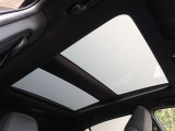 調光パノラマルーフを装備してます。