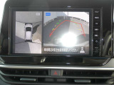 まるで上空から見下ろしているような感じで駐車が楽にできるインテリジェントアラウンドビューモニター