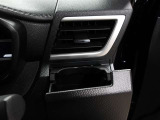 運転席のカップホルダーはエアコンの吹き出し口の前にありますので冷やしたり温めたり出来ます☆