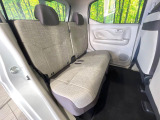 後部座席も気になるようなキズ・汚れやへたり等、大きなダメージはなく、良好な状態です。