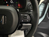 高速での運転をサポートする前車追従機能付きクルーズコントロールを標準装備しています。