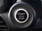 【プッシュスタート】キーが車内にあれば、エンジンの始動・停止はブレーキを踏んでスイッチを押すだけ!キーを取り出す手間を省き、ワンプッシュで操作するので簡単でスムーズ!