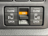 【両側パワースライドドア】スマートキーや運転席のスイッチで後席両側スライドドアの開閉が可能♪電動だから力を入れてドアを開ける必要が無く、小さなお子様でも簡単に開け閉めでき快適です♪