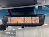 【デジタルインナーミラー】後席の大きな荷物や同乗者で後方が確認しづらい時でも安心!カメラが撮影した車両後方の映像をルームミラー内に表示。クリアな視界で状況の確認が可能です!