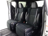 ゆとりある広々とした車内空間は、ドライブを始め買い物やレジャーなど、幅広く活躍します。一人でもみんなとでもお出かけを楽しみましょう!
