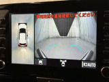 パノラミックビューモニターを装備。駐車場や交差点でクルマを真上から見るように周囲を確認できます。機能の詳細は販売店スタッフまでおたずねください。
