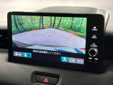 【バックカメラ】駐車時に後方がリアルタイム映像で確認できます。大型商業施設や立体駐車場での駐車時や、夜間のバック時に大活躍!運転スキルに関わらず、今や必須となった装備のひとつです!
