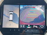 【全方位モニター】リバースに入れた際、車両全体を見渡している映像に切り替わります。また、見通しが悪い場所で便利な前方ワイド映像やすれ違いに便利な助手席側ワイド映像など切り替えが出来ますよ♪