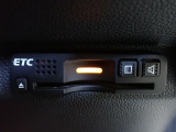 デザインスッキリのビルトイン『ETC』!高速道路の特典はもちろん、キャッシュレスなので料金所では徐行するだけで通過可能です!