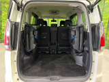 普段のお買い物や通勤、送迎等に十分な荷室スペースを確保しております。セカンドシートを倒すと、大きな荷物の積載も可能です♪