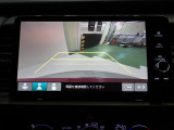 バックも安心のリアカメラ付いています。リアカメラがあると、いつでも安全にバックできますね。死角も減ります。3ビュー切り替え、ガイド線表示なので便利です。