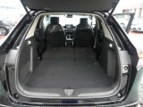 簡単に収納出来る後部座席。広大な空間が出現します。シートアレンジが多彩な点も特徴です。レジャー用品もたっぷりと積み込め、休日の過ごし方の楽しみを拡げてくれます。